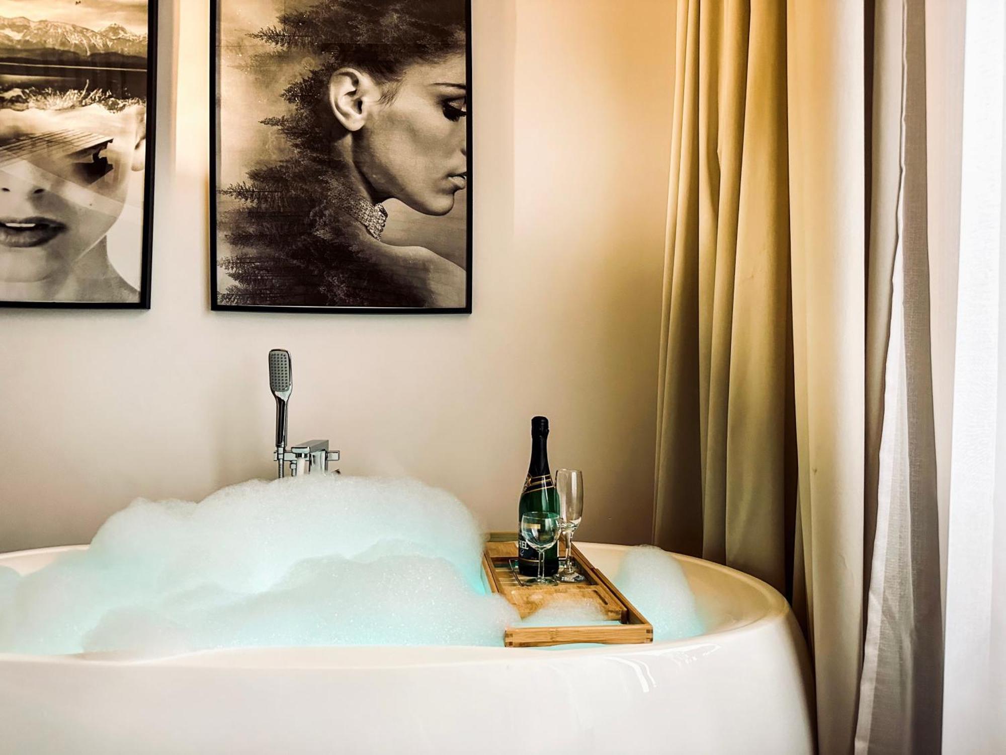 Apartment Premium Jacuzzi For Couples, Old Town