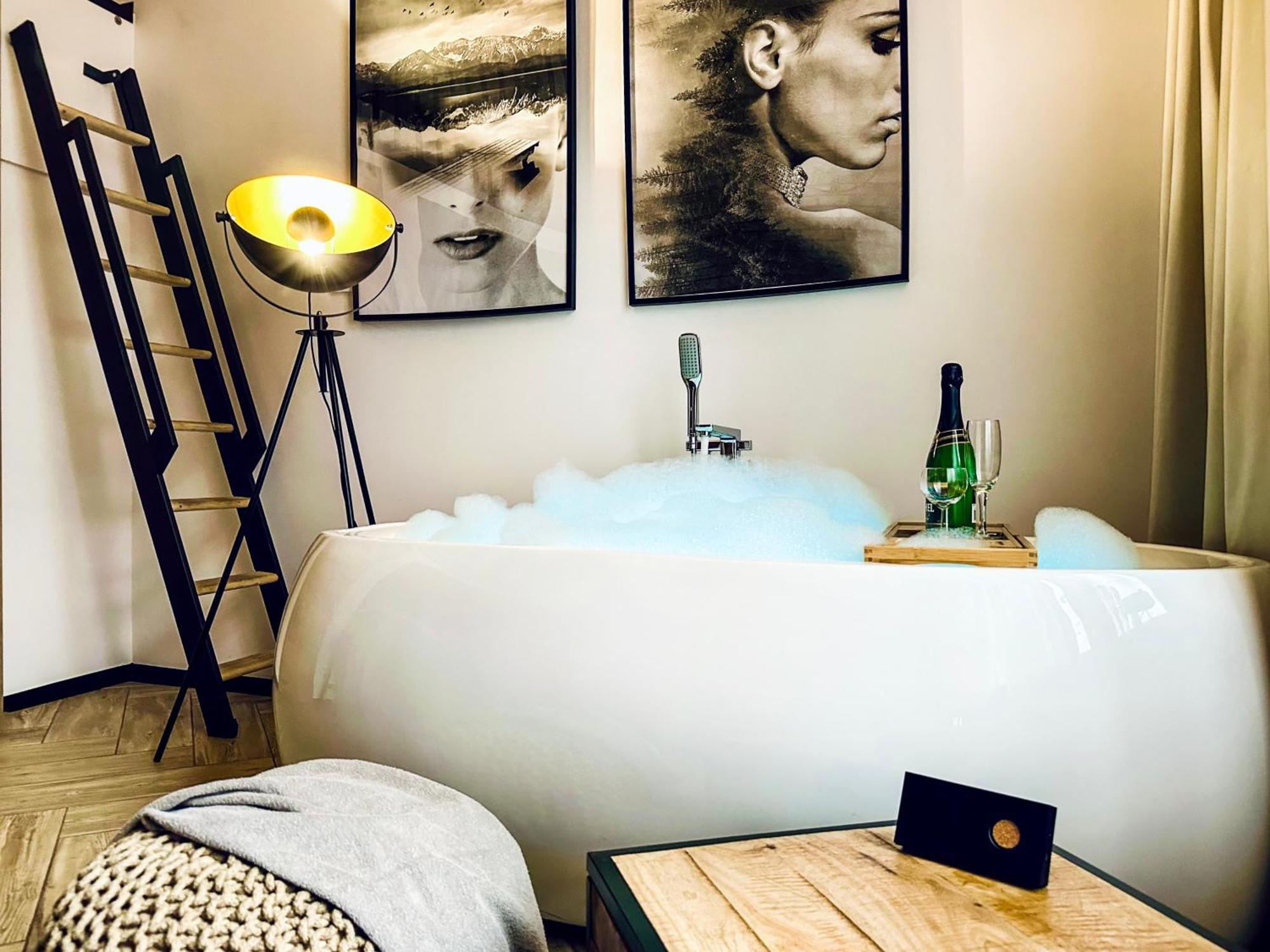 Apartment Premium Jacuzzi For Couples, Old Town