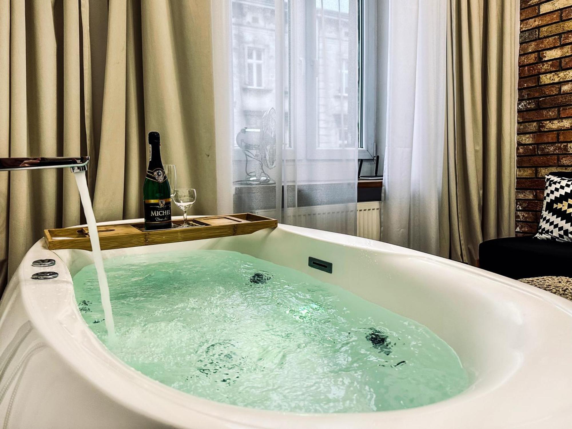 Premium Jacuzzi For Couples, Old Town * Krakau