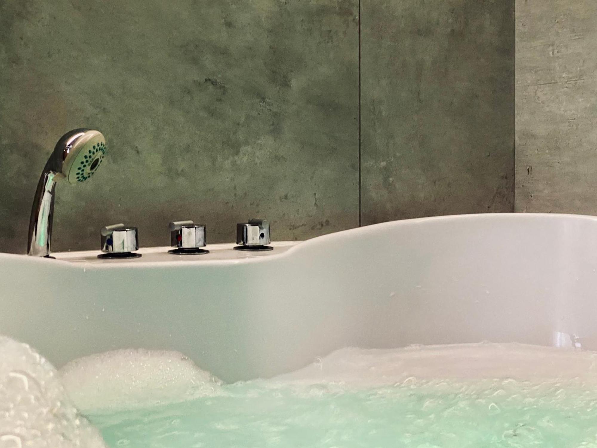 Apartment Premium Jacuzzi For Couples, Old Town