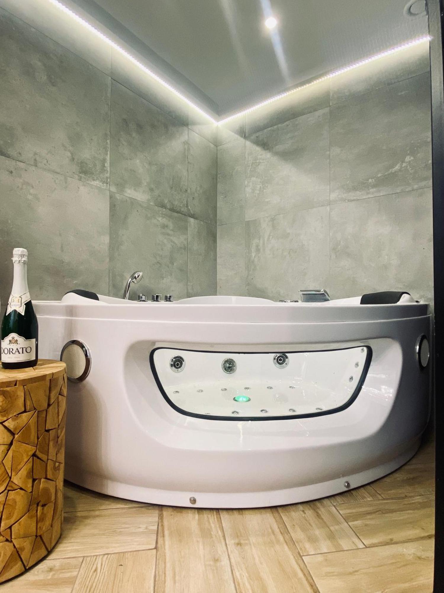 Premium Jacuzzi For Couples, Old Town * Krakau