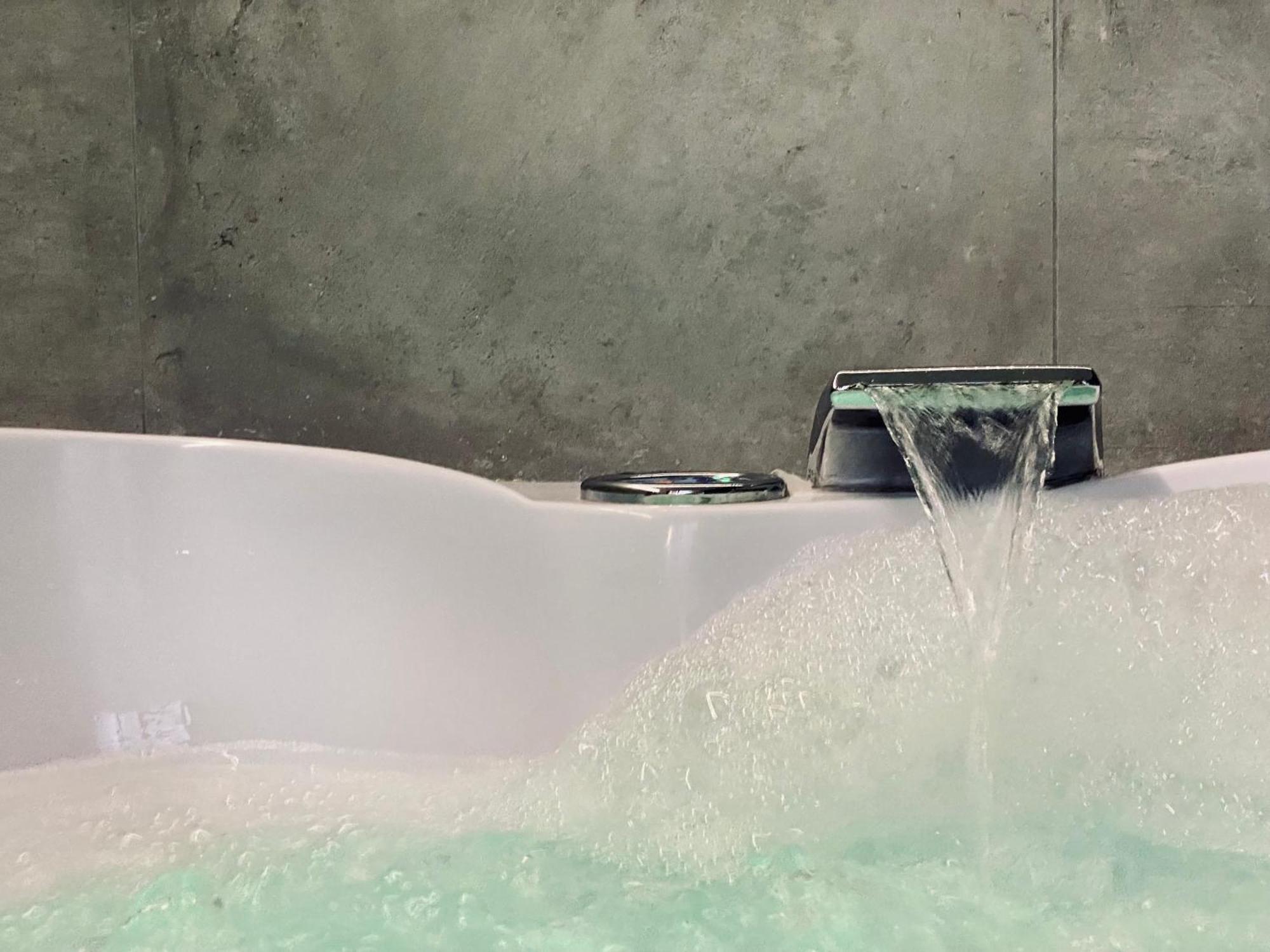 Premium Jacuzzi For Couples, Old Town *